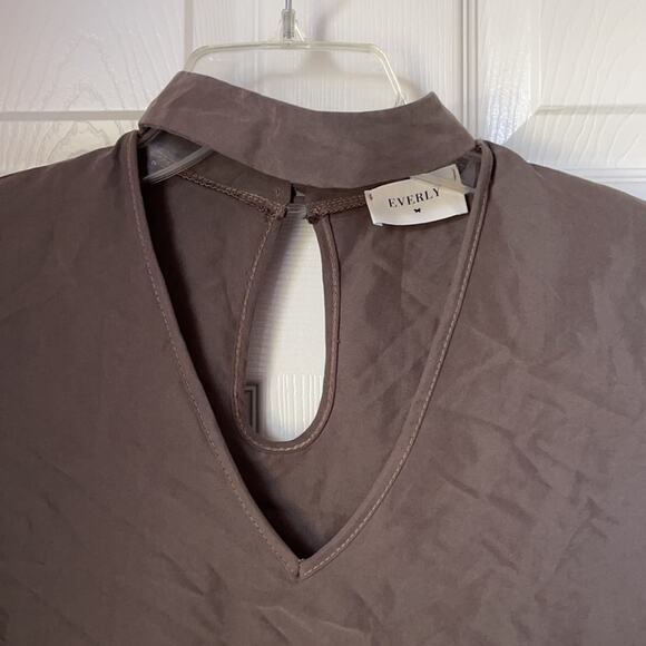 Everly chicken style 3/4 ruched sleeve shift Dress - Picture 2 of 4